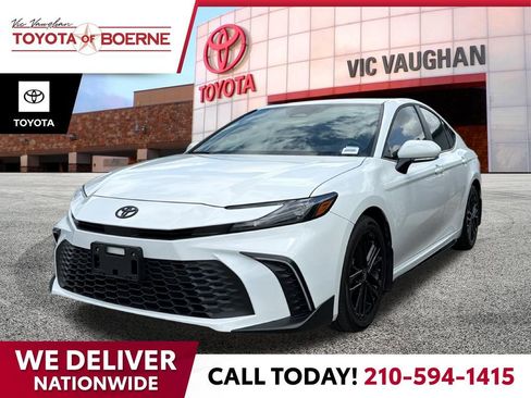 Used 2026 Toyota Camry SE image 1