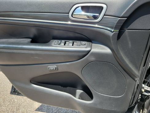 Used 2022 Jeep Grand Cherokee Limited AWD/4WD image 25