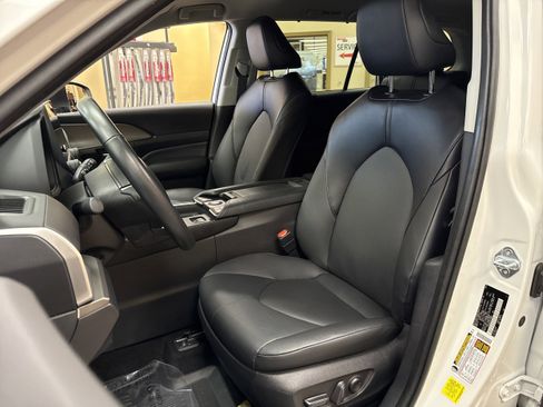 Certified 2024 Toyota Grand Highlander XLE image 6