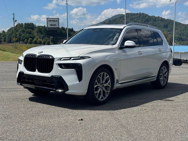 Used 2026 BMW X7 xDrive40i AWD/4WD image 3