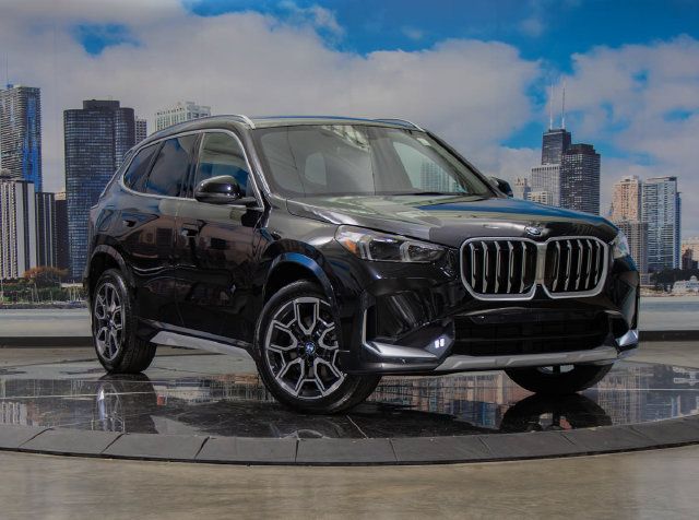 Used 2027 BMW X1 xDrive28i AWD/4WD image 1