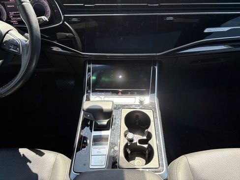 Used 2019 Audi Q8 Prestige image 11