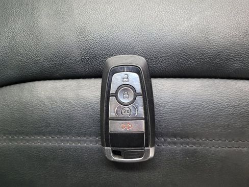 Used 2017 Ford Edge SEL w/ Equipment Group 201A AWD/4WD image 32