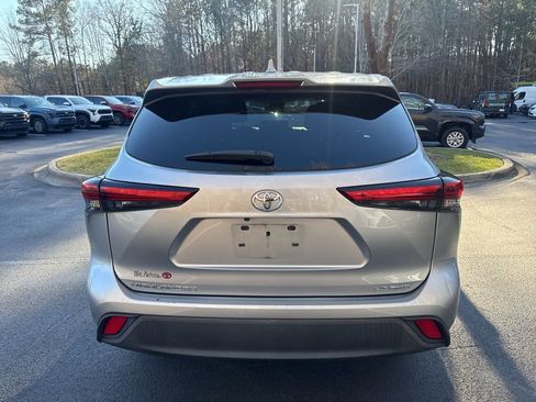 Used 2021 Toyota Highlander LE image 16