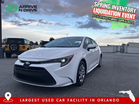 Used 2025 Toyota Corolla LE image 1