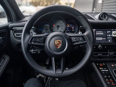 Certified 2023 Porsche Macan S AWD/4WD image 6