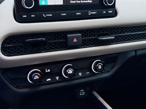 Certified 2023 Honda HR-V LX image 14