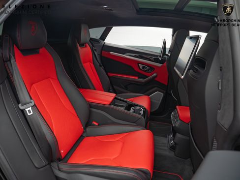 Used 2019 Lamborghini Urus image 24