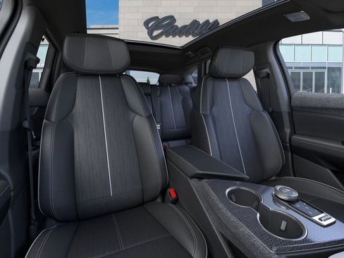 New 2025 Cadillac Optiq Luxury 2 w/ LPO, ONYX Package image 16
