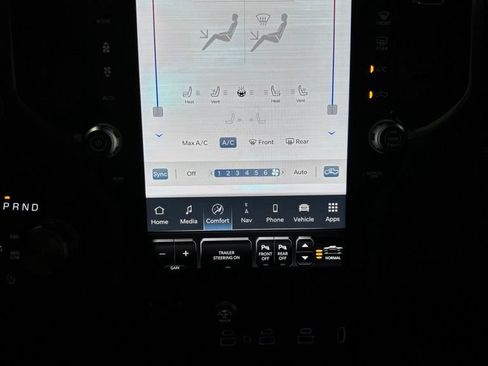 Used 2025 RAM 1500 Laramie AWD/4WD image 28