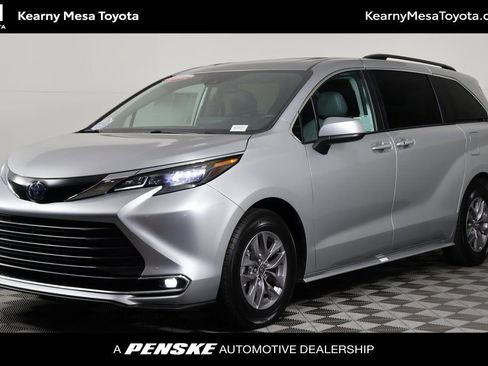 Used 2024 Toyota Sienna XLE image 1