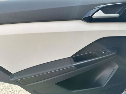 New 2026 Volkswagen Taos S image 9