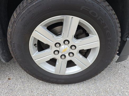 Used 2011 Chevrolet Traverse LT w/ LPO, 'HIT The Road' Package FWD image 14