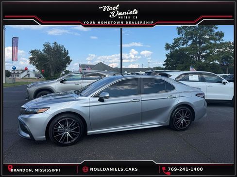 Used 2023 Toyota Camry SE w/ Convenience Package FWD image 1