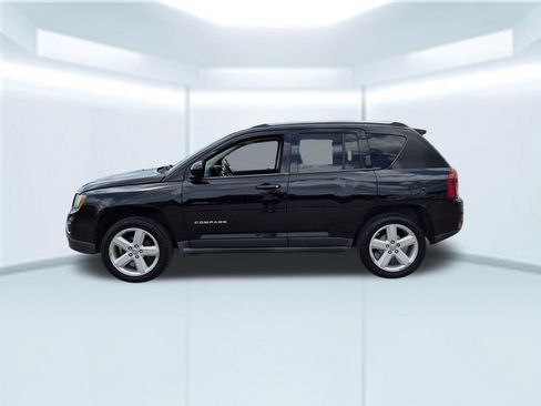 Used 2014 Jeep Compass Latitude FWD image 2