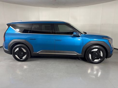New 2026 Kia EV9 Wind AWD/4WD image 9