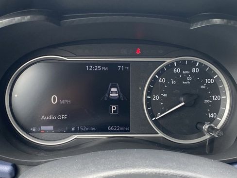 Used 2024 Nissan Versa SV w/ Trunk Package image 18