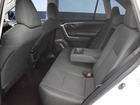 Used 2021 Toyota RAV4 LE FWD image 12