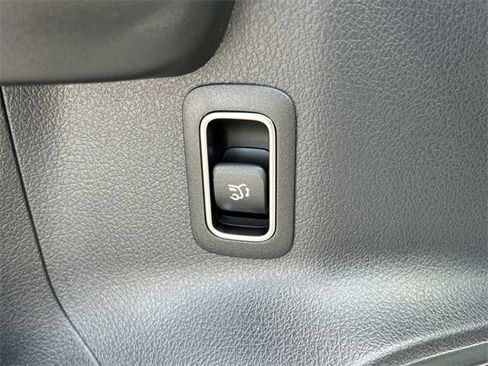 Certified 2025 Mercedes-Benz GLA 250 4MATIC image 16