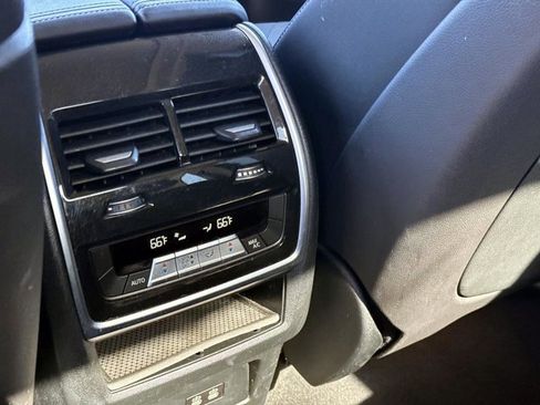 Used 2024 BMW X7 xDrive40i w/ Premium Package image 16