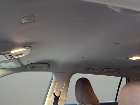 Used 2024 Toyota Highlander LE image 17