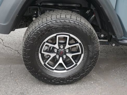 Used 2025 Jeep Gladiator Rubicon w/ Safety Group AWD/4WD image 12