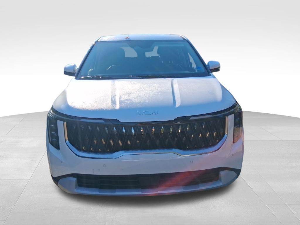 Certified 2026 Kia Carnival FWD image 2