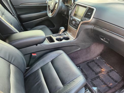 Used 2017 Jeep Grand Cherokee Limited image 17
