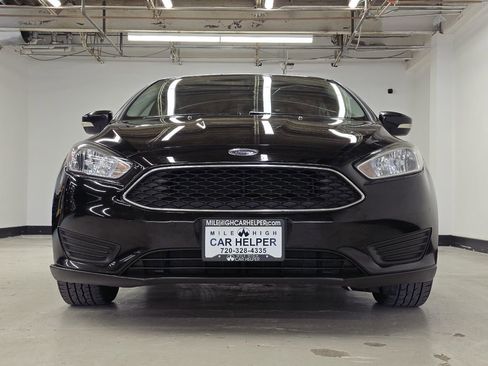 Used 2018 Ford Focus SE w/ Cold Weather Package image 3