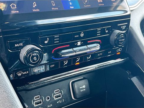 Used 2023 Jeep Grand Cherokee L Limited image 16