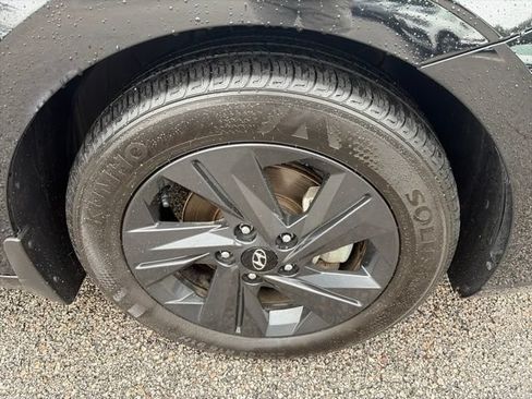Used 2023 Hyundai Elantra SEL w/ Winter Weather Package FWD image 11
