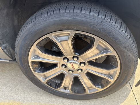 Used 2018 GMC Yukon Denali w/ Open Road Package image 4