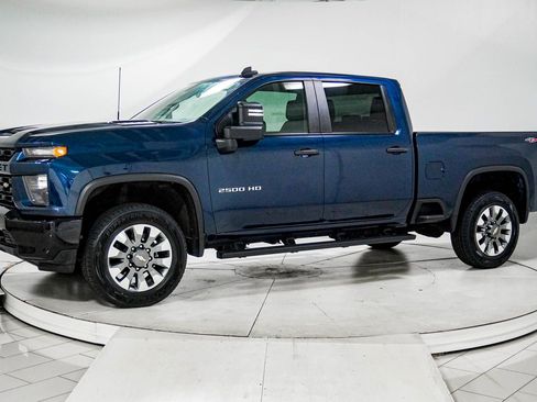 Used 2022 Chevrolet Silverado 2500 Custom w/ Custom Value Package AWD/4WD image 3