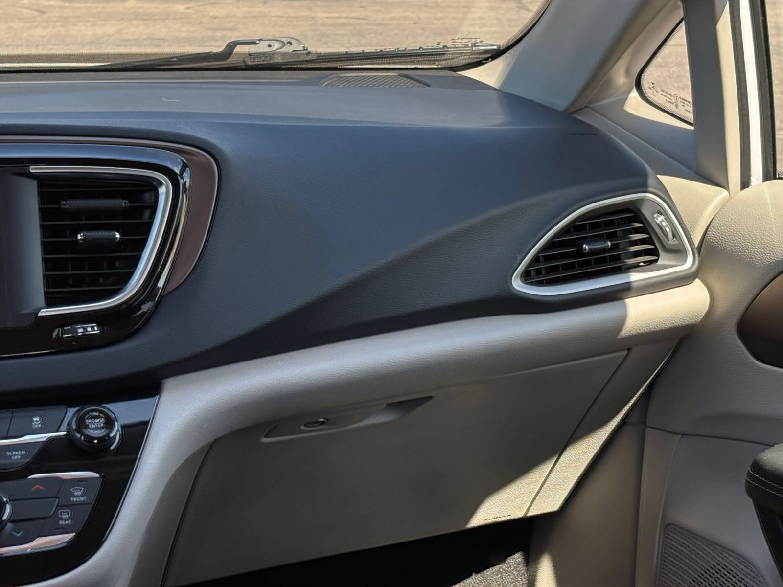 Used 2023 Chrysler Voyager LX FWD image 37