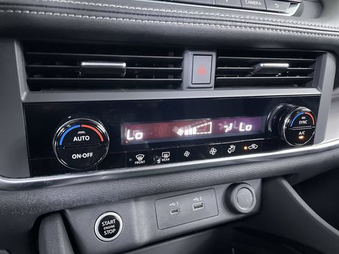 Used 2023 Nissan Rogue SV AWD/4WD image 16