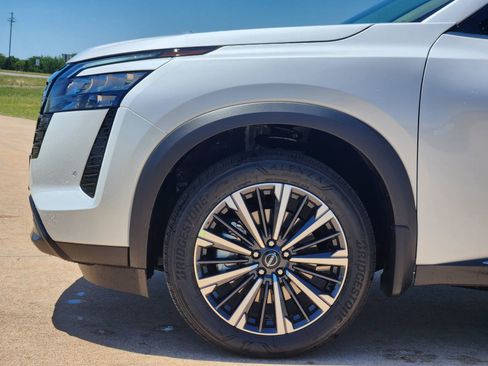 New 2026 Nissan Pathfinder Platinum AWD/4WD image 10