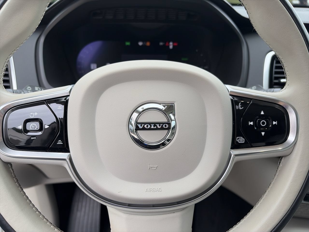 Used 2023 Volvo XC90 T8 Ultimate AWD/4WD image 22