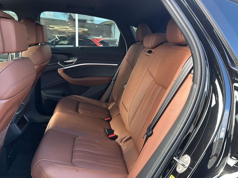 Used 2022 Audi e-tron Prestige image 14