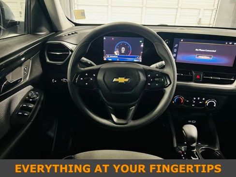 Used 2025 Chevrolet TrailBlazer LS w/ LS Convenience Package FWD image 5