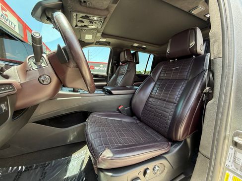 Used 2022 Cadillac Escalade ESV Sport Platinum w/ LPO, ONYX Package AWD/4WD image 23