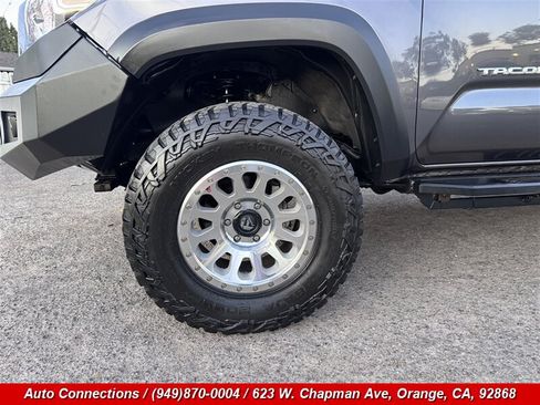 Used 2017 Toyota Tacoma TRD Off-Road w/ Tow Package (A/T) AWD/4WD image 35