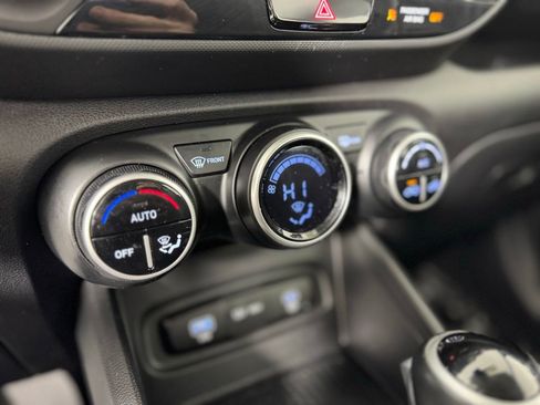 Used 2025 Hyundai Venue SEL image 20