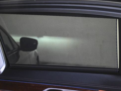 Used 2022 BMW 740i xDrive w/ M Sport Package image 15