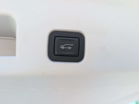 Certified 2025 GMC Acadia Denali w/ Super Cruise Package FWD image 12
