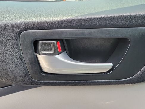 Used 2015 Toyota Highlander XLE FWD image 16