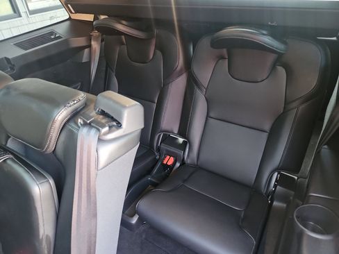 Used 2019 Volvo XC90 T5 Momentum w/ Multimedia Package image 21