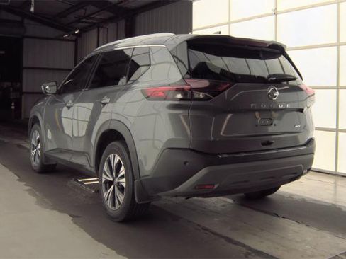 Used 2021 Nissan Rogue SV w/ Premium Package FWD image 2