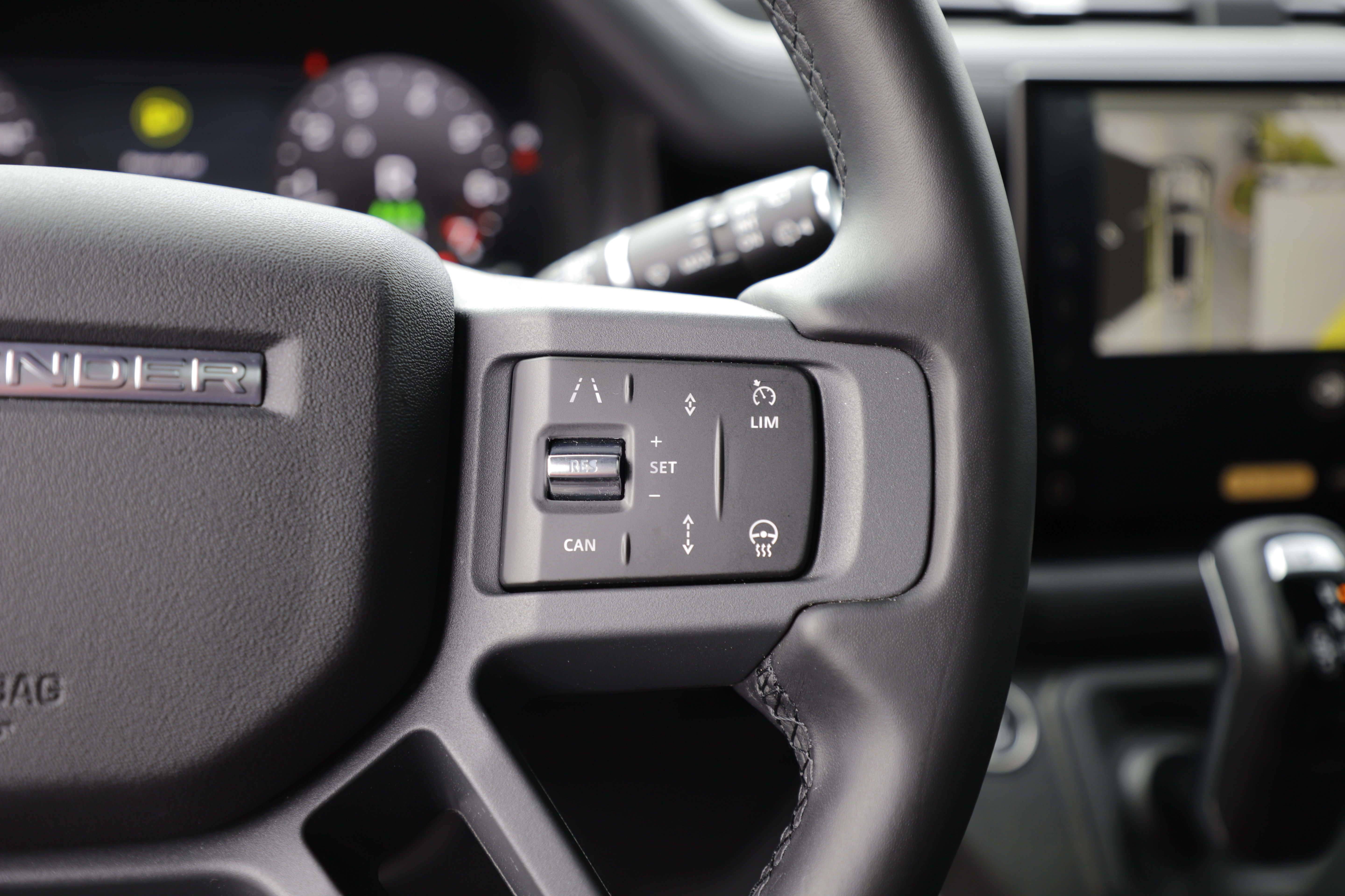 Certified 2025 Land Rover Defender 130 X-Dynamic SE AWD/4WD image 24