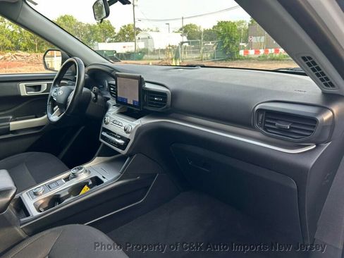 Used 2022 Ford Explorer XLT AWD/4WD image 60