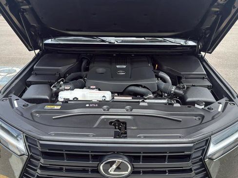 Used 2024 Lexus GX 550 AWD/4WD image 9